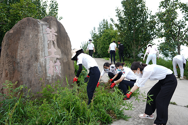 “助力鄉(xiāng)村振興，踐行艱苦奮斗” 將新員工黨性教育活動(dòng)搬到對口幫扶村2.jpg